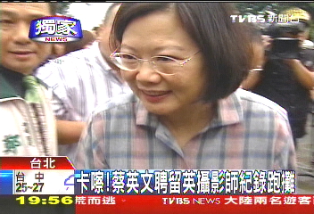〈獨家〉卡嚓！　蔡英文聘留英攝影師紀錄跑攤