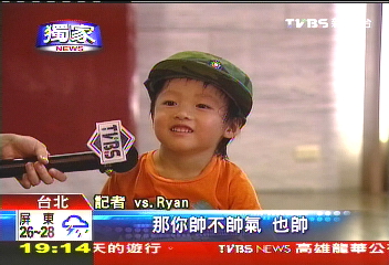 〈獨家〉「從牙籤練到雨傘」　3歲娃照鏡自練