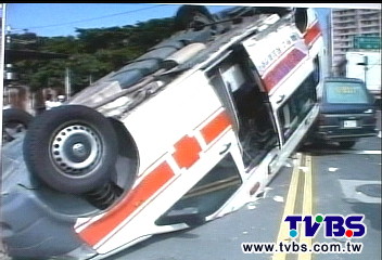 救護車闖紅燈釀1死 司機遭起訴