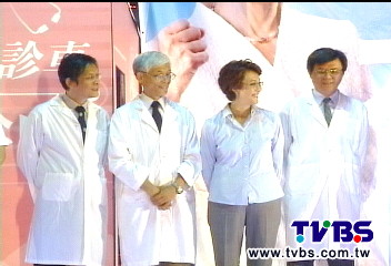 名醫黃禎憲減門診　南下幫妹搶票
