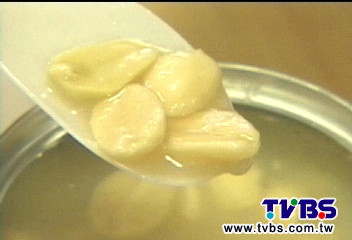 狂吃花生湯 男視線模糊腳酸麻