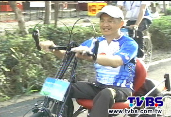 徐中雄笑談胡失言 「他體力不如我」