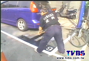 停不進去!停車格縮水1公尺 挨批太扯