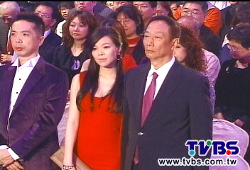 賀寇乃馨出閣　曾馨瑩產後首現身