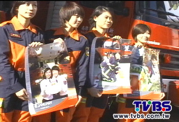 消防猛男月曆 正妹加入拍攝迎百年