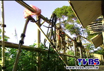 搶拍跨年煙火卡位　象山現「腳架潮」