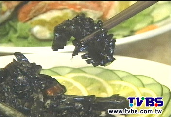 七彩海鮮!花枝炒墨汁變黑 金黃南瓜粥