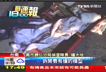 盤查驚見槍枝 員警壓制4嫌全都錄