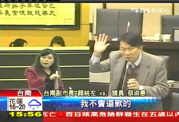 發言被調侃　議員副市長潑水互嗆！
