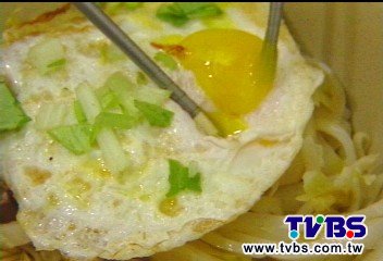 50年古早味！蛋汁拌麵　營養「吃粗飽」
