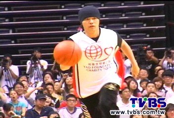 「脊炎」周董拍武打片 醫生核准OK!