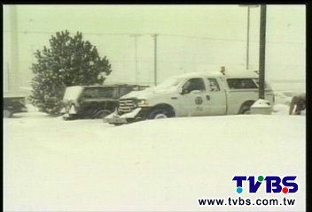 美東大雪不停歇　厚積雪寸步難行