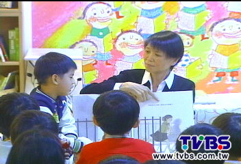 周美青朗童書! 聲音活潑雙語入戲