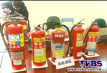 滅火器「空包彈」　飛狗巴士2度遭揪