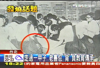 「還是帆布好」日據傳統　老書包用65年