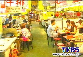 〈獨家〉「人擠人fu沒變」 夜市變臉吸客!