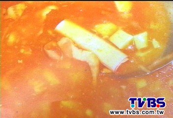 營養午餐頻出包　有塑膠、頭髮難下嚥