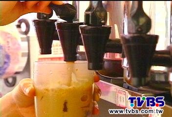 塑化劑風暴／D-Day難挽信心　飲料業績打趴2~4成