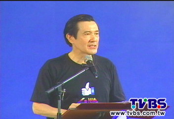 台灣加油讚開張 馬穿潮T辣妹熱舞