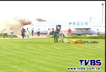 公車當飛機 空難演習空姐也參與