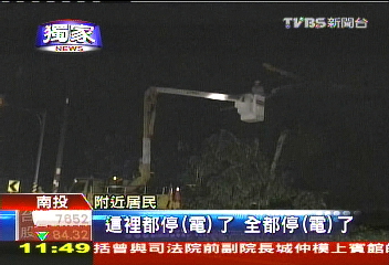 〈獨家〉大雨！桃米社區20米大樹倒　百戶斷電