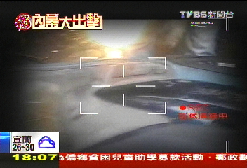 〈獨家〉走五金街如障礙賽 火花四射雜物擋路