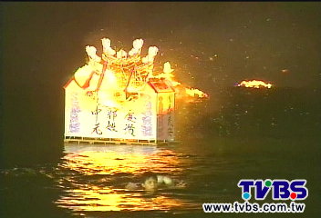 超大百年水燈 「基隆中元祭」歷年之最