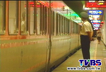 「輪子左右大小有差」 自強號搞車震!