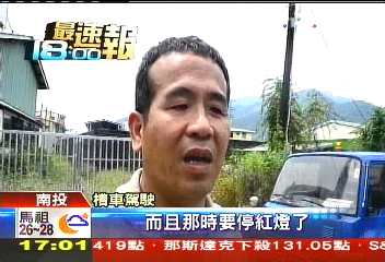 8旬翁騎車疑打滑!遭槽車輾過 爆頭亡