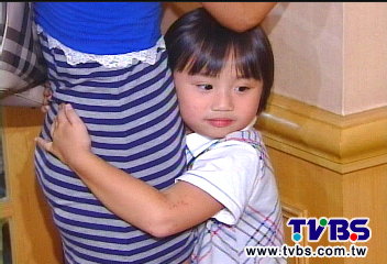 小彬彬奉子成婚？　小小彬：後媽肚子有寶寶