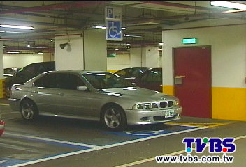 鑽漏洞?法拉利變身障車 免稅引爭議