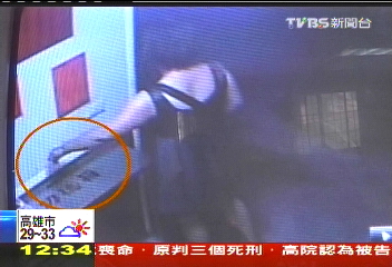 神明也搖頭?女慣竊擲筊求饒 笑筊!