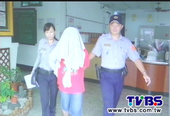 行竊失風母獨逃 陪女出庭終落網