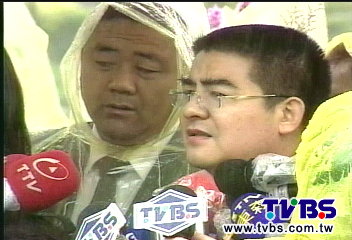 陳光標作慈善開唱 遭批魔音穿腦