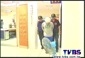 襲胸還衝撞女大學生 色狼遭逮