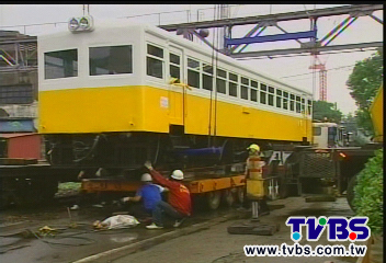 「蒸汽火車上馬路」!送北車展示 變地標
