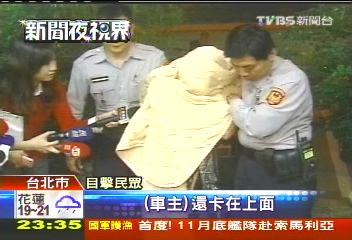 鬧區偷車被抓包 竊賊情急撞車主