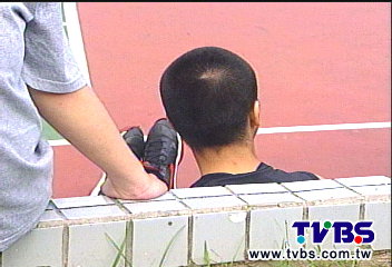打掃時間打球 國中生遭女老師剃頭