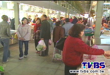 士林市場通風差　民怨油煙沾整身