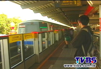 〈快訊〉8旬老嫗挨撞　北捷單線雙向通車