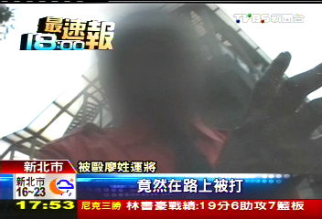 遭賓士駕駛踹車、毆傷　運將現身還原