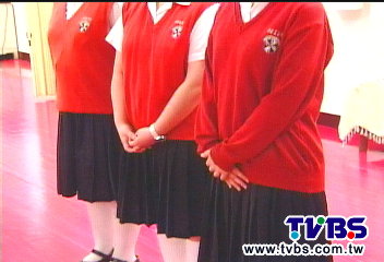 查內衣「當場脫背心」 女校遭批粗暴