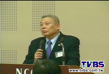 蔡衍明赴NCC陣仗大　媒體主管隨行