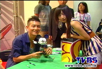 陳冠希不滿跟拍　傳友人追打狗仔