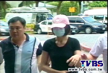 「追贓款」雨衣盜女友到案 檢訊後收押