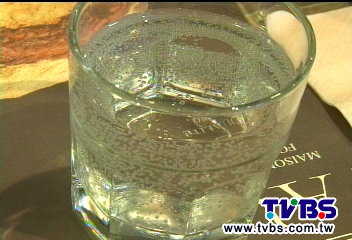 喝水收錢！　法國餐廳點礦泉水收90元