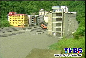 廬山重創!暴漲溪水不退 飯店泡泥流中