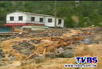 蘇拉颱風／首登陸狂風暴雨　秀林土石流灌民宅
