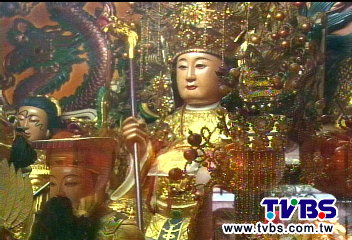 神像金牌偷不走！　改搶廟公勒頸劫財