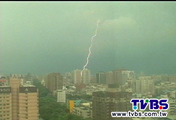 〈獨家〉午後大雨雷擊頻傳　10多戶家電損毀